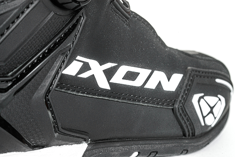 Chaussures de moto avec système FIDLOCK® Winch | IXON