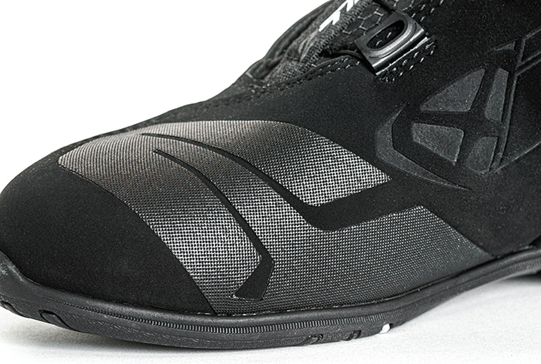 Chaussures de moto avec système FIDLOCK® Winch | IXON