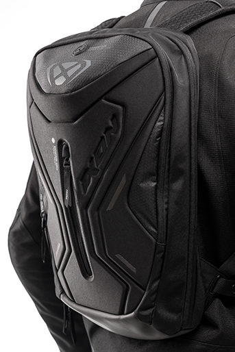 IXON バイク用設計　立体構造スポーツバックパック リュック IXON バイク用設計 立体構造スポーツバックパック リュック IXON